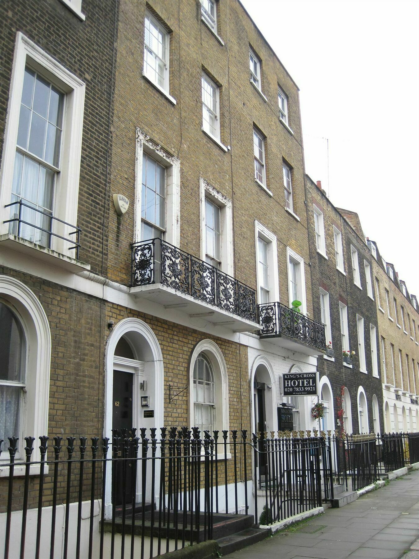 Kings Cross Hotel Лондон Екстериор снимка